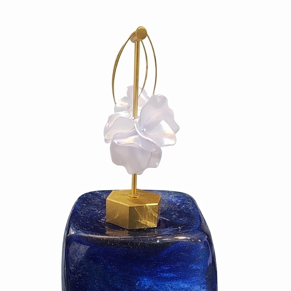 Boho Rose Petal Resin Earrings - Picture 4 of 4